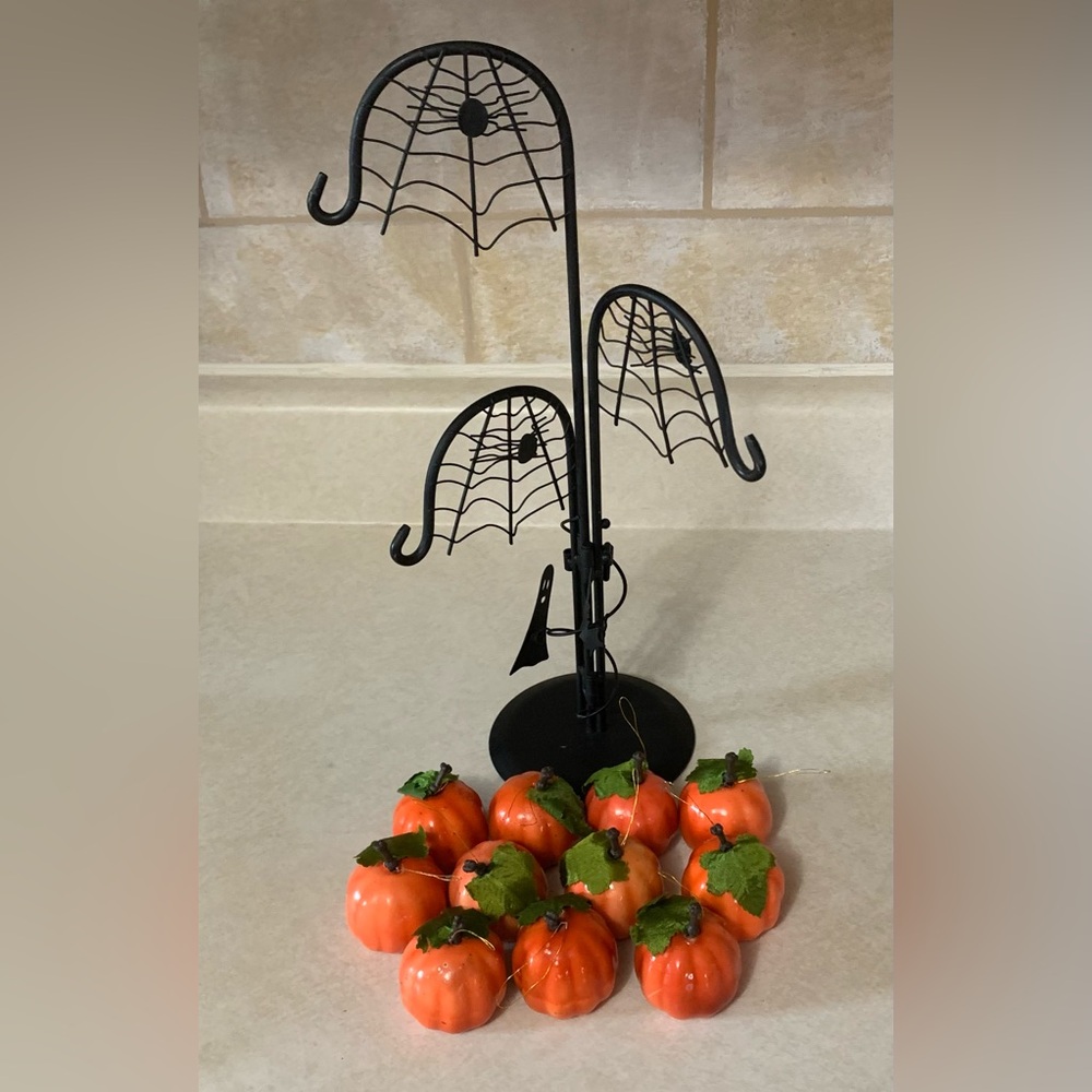 Halloween SpiderWeb Stand w/ Mini Pumpkins